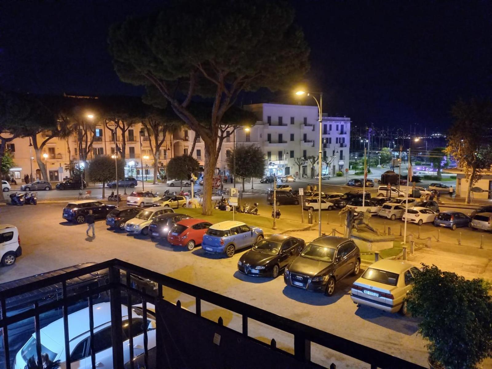 Appartamento Deluxe Centrale, Γκαέτα Εξωτερικό φωτογραφία